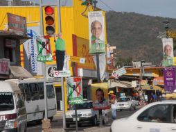 A unos días de las elecciones en el estado de Guerrero, la publicidad electoral de los tres diferentes candidatos. NTX  /