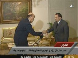 La televisión egipcia difundió imágenes de la toma de protesta de Omar Suleiman. AFP PHOTO-HO-AL MASRIYA TV  /