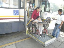 Invertirán en la adecuación de vehículos especiales de transporte para discapacitados. ARCHIVO  /