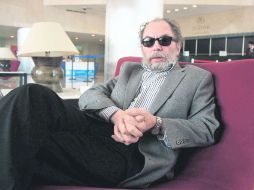 Arturo Riversa se siente complacido de que el libro con el que se le rinde tributo, llegará a las librerías con mejor calidad. A. HINOJ  /