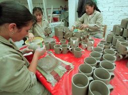 Con el apoyo pueden iniciar o consolidar una actividad comercial que les permita salir adelante a sus familias. ARCHIVO  /