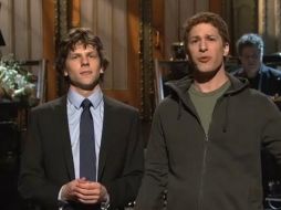 Eisenberg y Zuckerberg juntos en el programa ''Saturday Night Live''. ESPECIAL  /