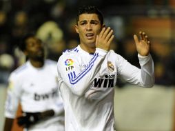 Cristiano Ronaldo lamenta una falla durante el partido ante el Osasuna que el Real Madrid perdió por 1-0. AFP  /