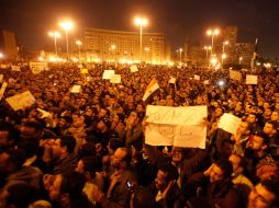 Miles de personas volvieron a salir a las calles de El Cairo, pidiendo la renuncia del presidente Mubarak. AFP  /