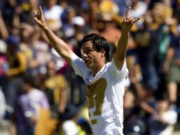El jugador anota el primero de los tres goles con que Pumas vence hoy a Monterrey. MEXSPORT  /