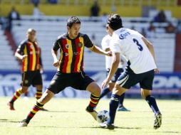Diego Esqueda puso el pase para el gol de Leones Negros. E. PACHECO  /