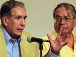 José Agustín (d) acompañó a Avilés (i) en la plática. EL UNIVERSAL  /