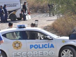 Los peritos forenses recogen los cuerpos. EL UNIVERSAL  /