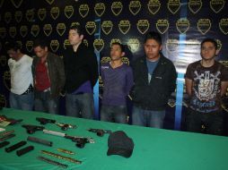 Les fueron asegurados armas, silenciadores y celulares. O. RUVALCABA  /