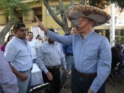 Fernando Guzmán, vistió de charro el sábado pasado, cuando simpatizantes y amigos festejaron con él su cumpleaños. S. NÚÑEZ  /