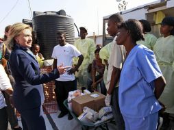 La secretaria de Estado de EU, Hillary Clinton, llegó a Haití para conversar sobre la inestable situación que se vive en el país. AFP  /