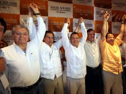 Aguirre Rivero, celebra víctoria en la elección para gobernador de Guerrero. NTX  /