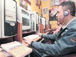 Los mexicanos se alejan del mail como método de comunicación y comienzan a recurrir con mayor énfasis a las redes sociales. S. NUÑEZ  /