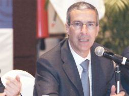 El líder del panismo en el Senado afirma que reactivarán la negociación para modificar el sistema político mexicano. EL UNIVERSAL  /