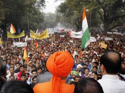 Miles de personas protestan en Nueva Delhi.  /