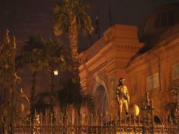 Soldados y francotiradores se han apostado en todo el edificio para proteger el patrimonio del museo. NTX  /