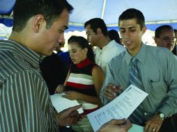 Se ofrecen dos mil 833 vacantes, con sueldos de que van desde los cuatro mil hasta los 17 mil pesos. ARCHIVO  /