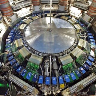 El acelerador de partículas seguirá funcionando durante el 2012