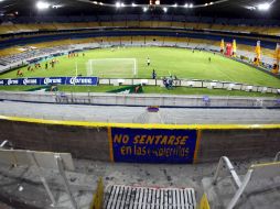 El césped del Estadio Jaliso ha tenido mucho uso en las últimas semanas. MEXSPORT  /