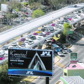 El tráfico vehicular colapsa al atirantado en su primer día