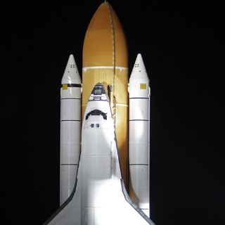 La NASA inicia la marcha para trasladar al Discovery a la EEI