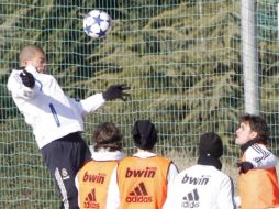 El jugador Képler Laveran Lima Ferreira en su integración al trabajo del conjunto español. EFE  /