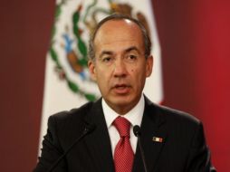 El Presidente Felipe Calderón alcanzó este martes los 400 mil seguidores en Twitter. ARCHIVO  /