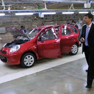 El fabricante Renault invertirá cinco mil 700 millones de euros