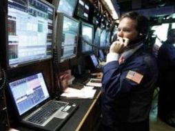 El tablero de valores cotiza en euros en la bolsa española que subió 0.18 por ciento. ARCHIVO  /