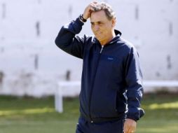 El técnico de las Chivas, José Luis Real quien ha entrenado a sus jugadores en el Estadio Jalisco.  E. PACHECO  /