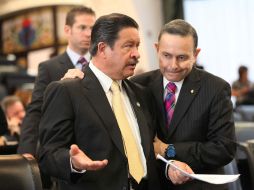 os Senadores, Carlos Navarrete y Fernando Castro Trenti, durante la sesión ordinaria del Senado de la República. NTX  /