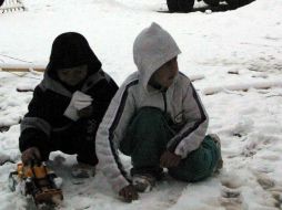 Ciudadanos de Ciudad Juárez son sorprendidos por las bajas temperaturas inusuales. El viento recrudece la situación. NTX  /
