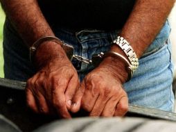 Al observar la unidad oficial, los ahora detenidos intentaron retirase de forma apresurada del lugar. ARCHIVO  /