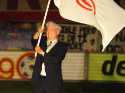 Recientemente el escritor peruano recibió un homenaje del club de futbol Universitario de Deportes. EFE  /