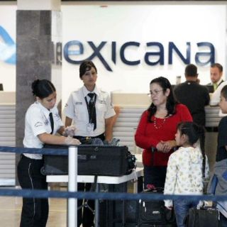 Sobrecargos de Mexicana desconocen a líder sindical