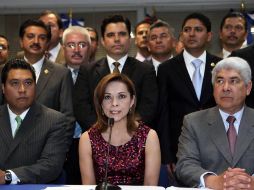 El grupo parlamentario del PAN en la Cámara de Diputados encabezado por su coordinadora, Josefina Vázquez Mota. EL UNIVERSAL  /