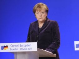 La canciller alemana, Angela Merkel, lanzará un comunicado  conjunto durante una conferencia de prensa en una cumbre de la UE. AP  /