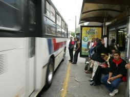 La Secretaría de Vialidad alertó de la existencia de 11 unidades de transporte público “piratas” . ARCHIVO  /