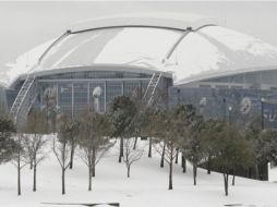 El Cowboy Stadium, escenario donde se vivirá la final del Super Bowl XLV se encuentra rodeado de nieve. AP  /