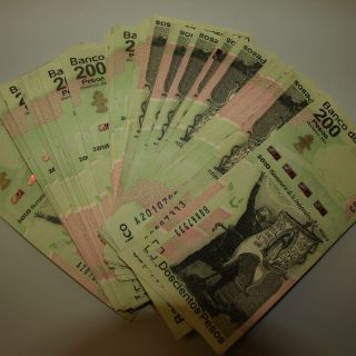 Detienen a dos por posesión de billetes falsos