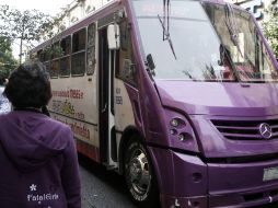 Los camiones “morados” trasladan a miles de usuarios de Oriente a Poniente en la Zona Metropolitana de Guadalajara. M.FREYRÍA  /