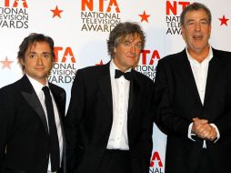 Richard Hammond, Jeremy Clarkson y James May, conductores del programa automotriz “Top Gear”, transmitido por la BBC. EL UNIVERSAL  /