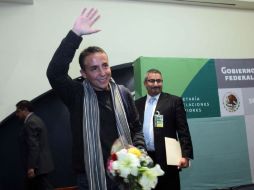 Miguel Ramírez, después de contar su experiencia en Egipto en una conferencia de prensa en el aeropuerto capitalino. EL UNIVERSAL  /