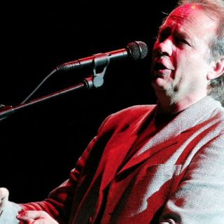 Concierto de Serrat en México conjunta poesía y música