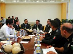 El secretario de Gobernación, Francisco Blake, firmó el Protocolo de Seguridad electoral con autoridades locales. NOTIMEX  /