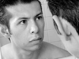 Tras 15 años de preparación actoral, el actor Hansel Ramírez ve en la La mitad del mundo su primer protagónico. ESPECIAL  /