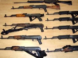 Entre el armamento asegurado se encuentran varias armas largas. EL UNIVERSAL  /