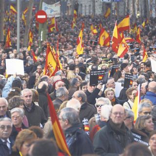 Españoles denuncian trampa en el llamado ETA a la negociación
