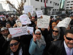Manifestantes tunecinos reclamaban la disolución del partido RCD desde la huída de Ben Alí, el 14 de enero. AFP  /