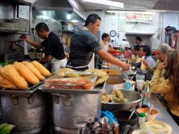 El Primer Tour Gastronómico se organizó para conocer las tradiciones del barrio de Santa Tere. A. HINOJOSA  /